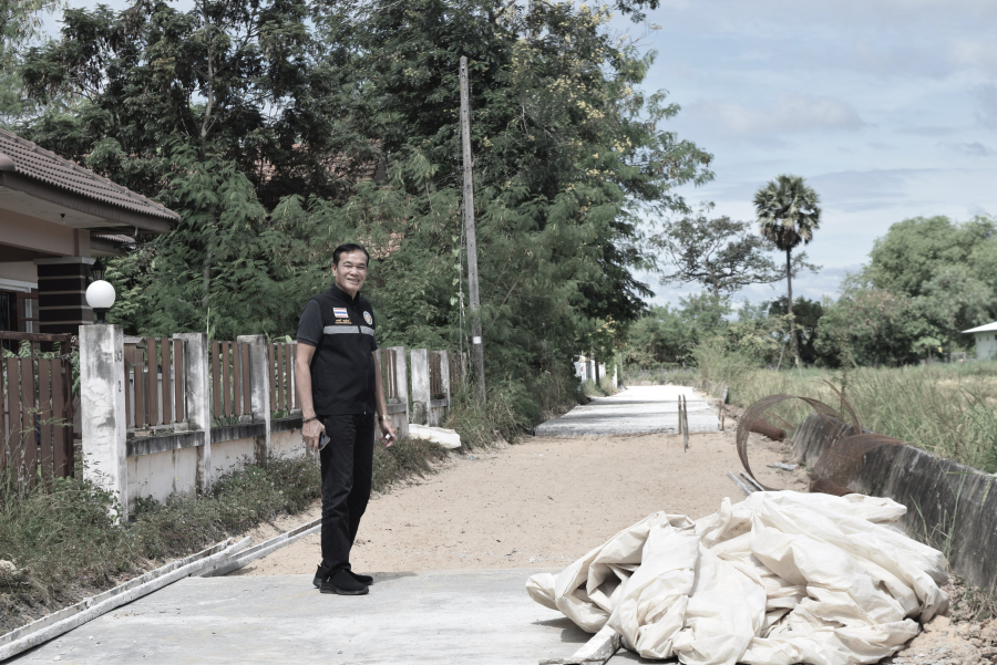 ตรวจงานโครงการก่อสร้างถนนคอนกรีตเสริมเหล็ก ซอยหมู่บ้านจัดสรร  หมู่ที่  2  บ้านหนองสองห้อง  ตำบลธาตุ  อำเภอวารินชำราบ จังหวัดอุบลราชธานี