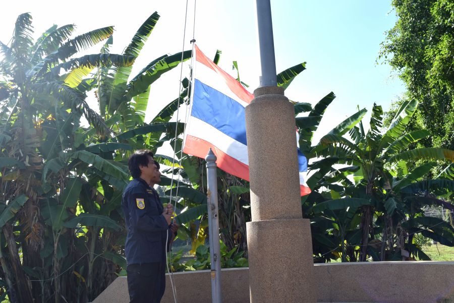 กิจกรรมเคารพธงชาติ เวลา 08.00 น. บริเวณเสาธงหน้าสำนักงานเทศบาลตำบลธาตุ