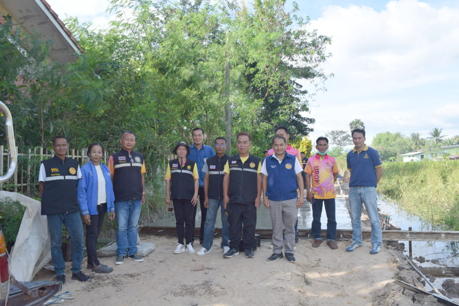 ตรวจงานโครงการก่อสร้างถนนคอนกรีตเสริมเหล็ก ซอยหมู่บ้านจัดสรร  หมู่ที่  2  บ้านหนองสองห้อง  ตำบลธาตุ  อำเภอวารินชำราบ จังหวัดอุบลราชธานี