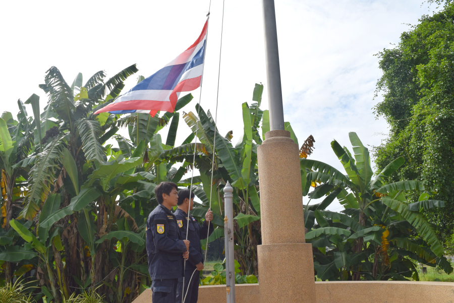 กิจกรรมเคารพธงชาติ เวลา 08.00 น. บริเวณเสาธงหน้าสำนักงานเทศบาลตำบลธาตุ