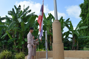กิจกรรมเคารพธงชาติ เวลา 08.00 น. บริเวณเสาธงหน้าสำนักงานเทศบาลตำบลธาตุ