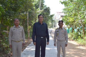 ลงพื้นที่ตรวจสอบความเรียบร้อยการดำเนินการก่อสร้างถนนคอนกรีตเสริมเหล็ก ซอยหนองตาโกด 2 หมู่ที่ 4  บ้านบัว ตำบลธาตุ อำเภอวารินชำราบ จังหวัดอุบลราชธานี