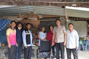 ลงพื้นที่เพื่อร่วมมอบรถเข็นนั่ง (Wheelchair) ให้กับคนพิการ