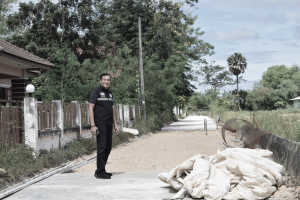 ตรวจงานโครงการก่อสร้างถนนคอนกรีตเสริมเหล็ก ซอยหมู่บ้านจัดสรร  หมู่ที่  2  บ้านหนองสองห้อง  ตำบลธาตุ  อำเภอวารินชำราบ จังหวัดอุบลราชธานี