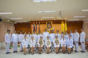 พิธีรับพระราชทานพระบรมฉายาลักษณ์ พระบาทสมเด็จพระเจ้าอยู่หัวที่ฉายกับสมเด็จพระนางเจ้าฯ พระบรมราชินี