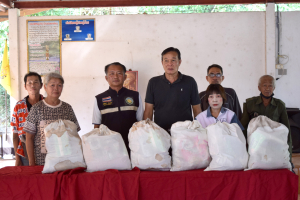 ส่งมอบให้แก่ผู้ยากไร้ในเขตพื้นที่ตำบลธาตุ  หมู่ที่  4  บ้านบัว  และหมู่ที่  9  บ้านน้อยเจริญ  ตำบลธาตุ  อำเภอวารินชำราบ  จังหวัดอุบลราชธานี