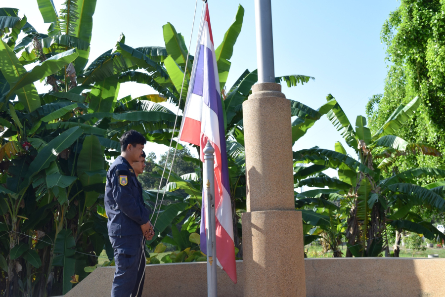 กิจกรรมเคารพธงชาติ เวลา 08.00 น. บริเวณเสาธงหน้าสำนักงานเทศบาลตำบลธาตุ