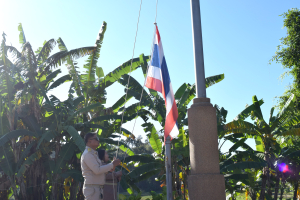 กิจกรรมเคารพธงชาติ เวลา 08.00 น. บริเวณเสาธงหน้าสำนักงานเทศบาลตำบลธาตุ