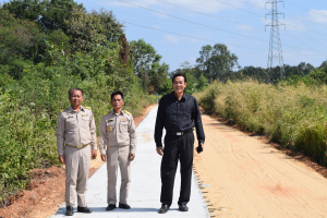 ลงพื้นที่ตรวจสอบความเรียบร้อยการดำเนินการก่อสร้างถนนคอนกรีตเสริมเหล็ก ซอยกำจัดอุทิศ  หมู่ที่ 10  บ้านโนนสมบูรณ์  ตำบลธาตุ เชื่อม บ้านรวมพลัง หมู่ที่ 10 ตำบลคำขวาง อำเภอวารินชำราบ จังหวัดอุบลราชธานี