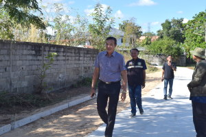 ลงพื้นที่ตรวจสอบความเรียบร้อยการดำเนินการก่อสร้างถนนคอนกรีตเสริมเหล็ก  ซอยนางน้อย คำมุงคุล หมู่ที่ 5  บ้านวัด  ตำบลธาตุ  อำเภอวารินชำราบ จังหวัดอุบลราชธานี