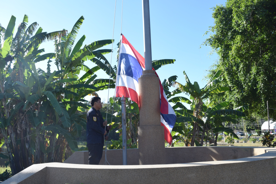 กิจกรรมเคารพธงชาติ เวลา 08.00 น. บริเวณเสาธงหน้าสำนักงานเทศบาลตำบลธาตุ