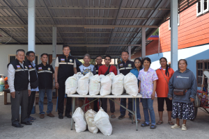 มอบให้แก่ผู้ยากไร้ในเขตพื้นที่ตำบลธาตุ  หมู่ที่  6 บ้านทุ่งเดิ่น  ตำบลธาตุ  อำเภอวารินชำราบ  จังหวัดอุบลราชธานี