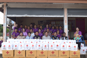 มอบถุงยังชีพ จากสภากาชาดจังหวัดอุบลราชธานีให้แก่ผู้สูงอายุ กลุ่มเปราะบาง