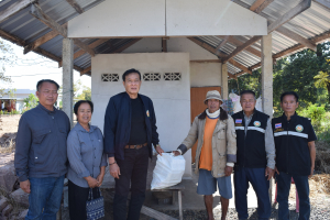 มอบสิ่งของให้แก่ผู้ยากไร้  หมู่ที่ 5 บ้านวัด ตำบลธาตุ อำเภอวารินชำราบ จังหวัดอุบลราชธานี