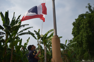 กิจกรรมเคารพธงชาติ เวลา 08.00 น. บริเวณเสาธงหน้าสำนักงานเทศบาลตำบลธาตุ